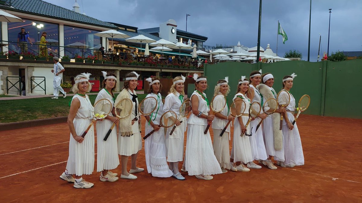 el_tenis's tweet photo. LA #RSTM CELEBRA EL VII TORNEO RAQUETAS DE MADERA El Torneo para socios de la #RSTM se disputará el sábado desde las 18.00 h, con partidos para todos los niveles siempre en dobles Hay que ir de blanco o caracterizados y jugar con raquetas de madera
#siempreunidosRSTenismagdalena https://t.co/NUN7nF7Lbx
