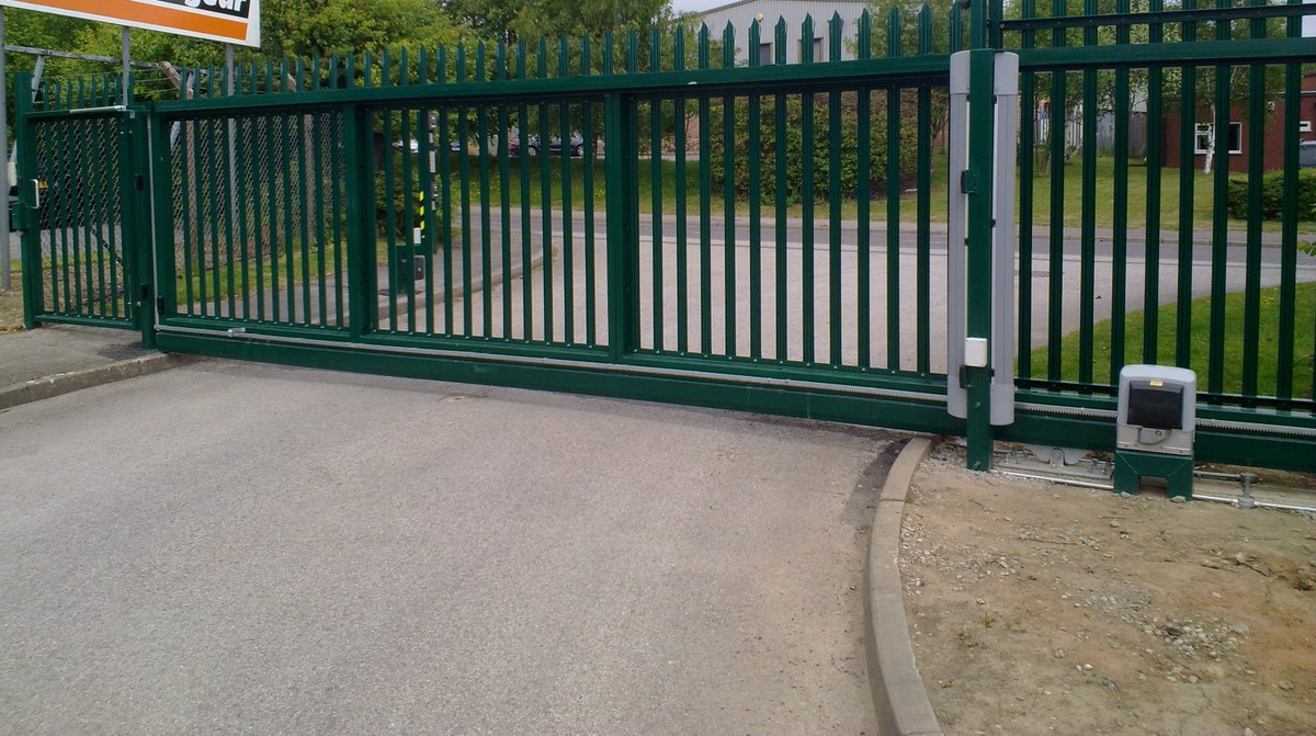 TSS_Nottingham's tweet photo. TSS can offer a range of Automatic Electric Gates and Barriers to suit your specific requirements and offer a cost effective method of traffic management. 

We can even convert your existing gates to motorised operation and can offer a wide range of operating systems. https://t.co/0Fay9x3CzL