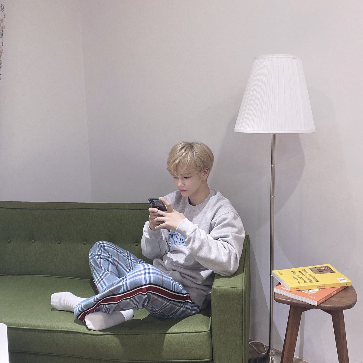 CRAVITY_twt's tweet photo. 러비티 러비티 러비티
나른나른한 날에
나른나른한 사진🥰
#크래비티 #세림 #썸머패키지 #포토북 https://t.co/7EaatWu6OE