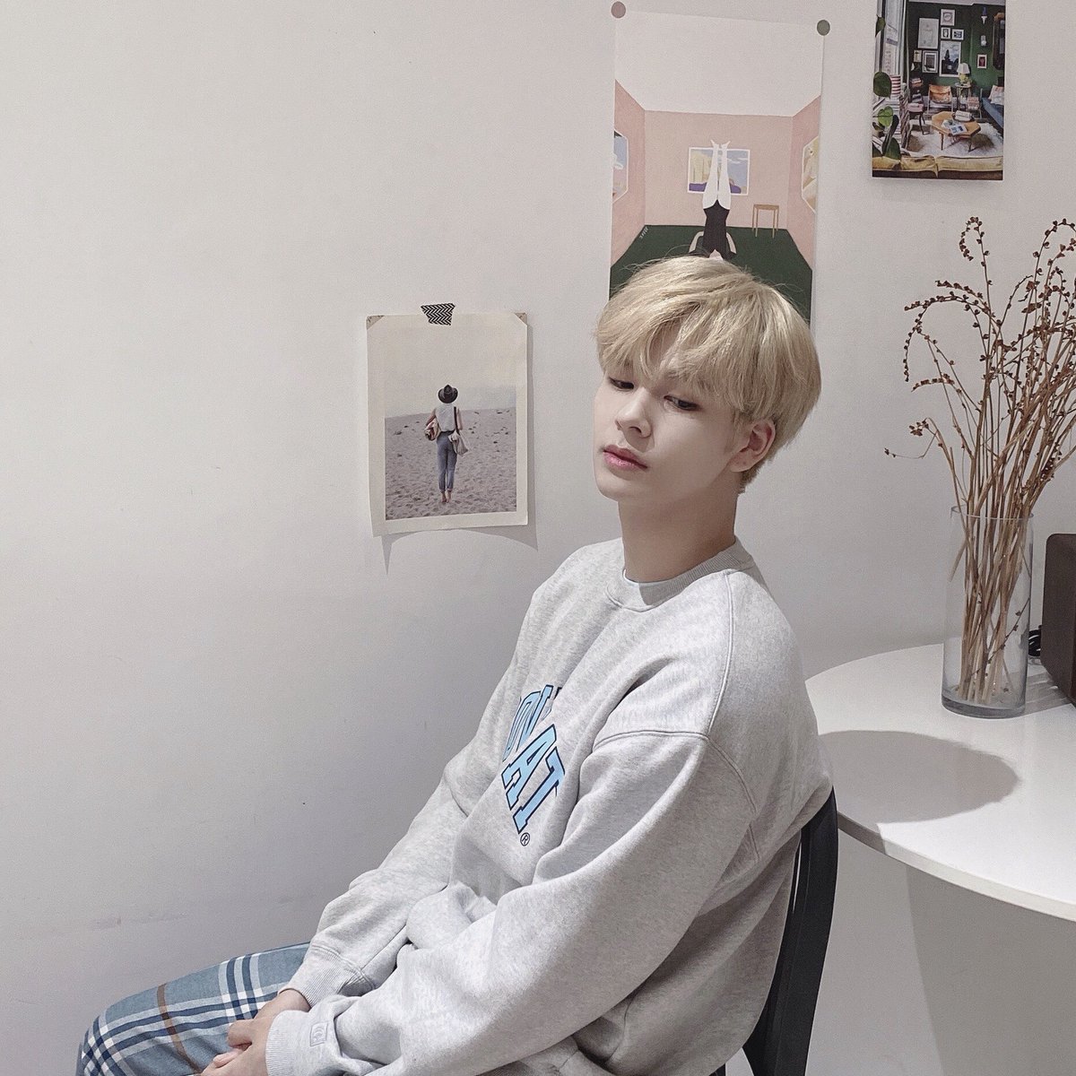 CRAVITY_twt's tweet photo. 러비티 러비티 러비티
나른나른한 날에
나른나른한 사진🥰
#크래비티 #세림 #썸머패키지 #포토북 https://t.co/7EaatWu6OE