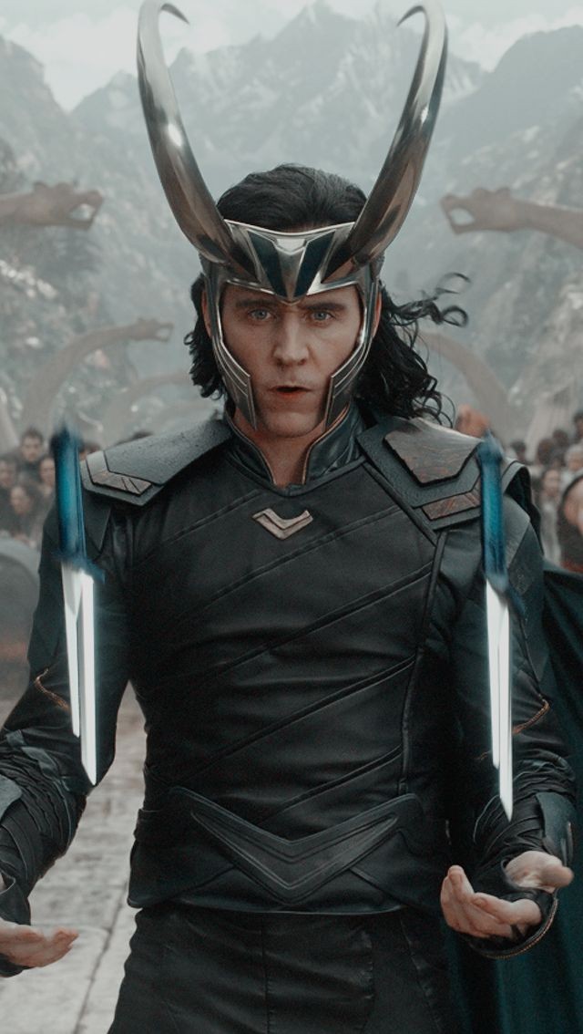 Thor: Ragnarok, 2017 fuck I might have a thing for knives/swords