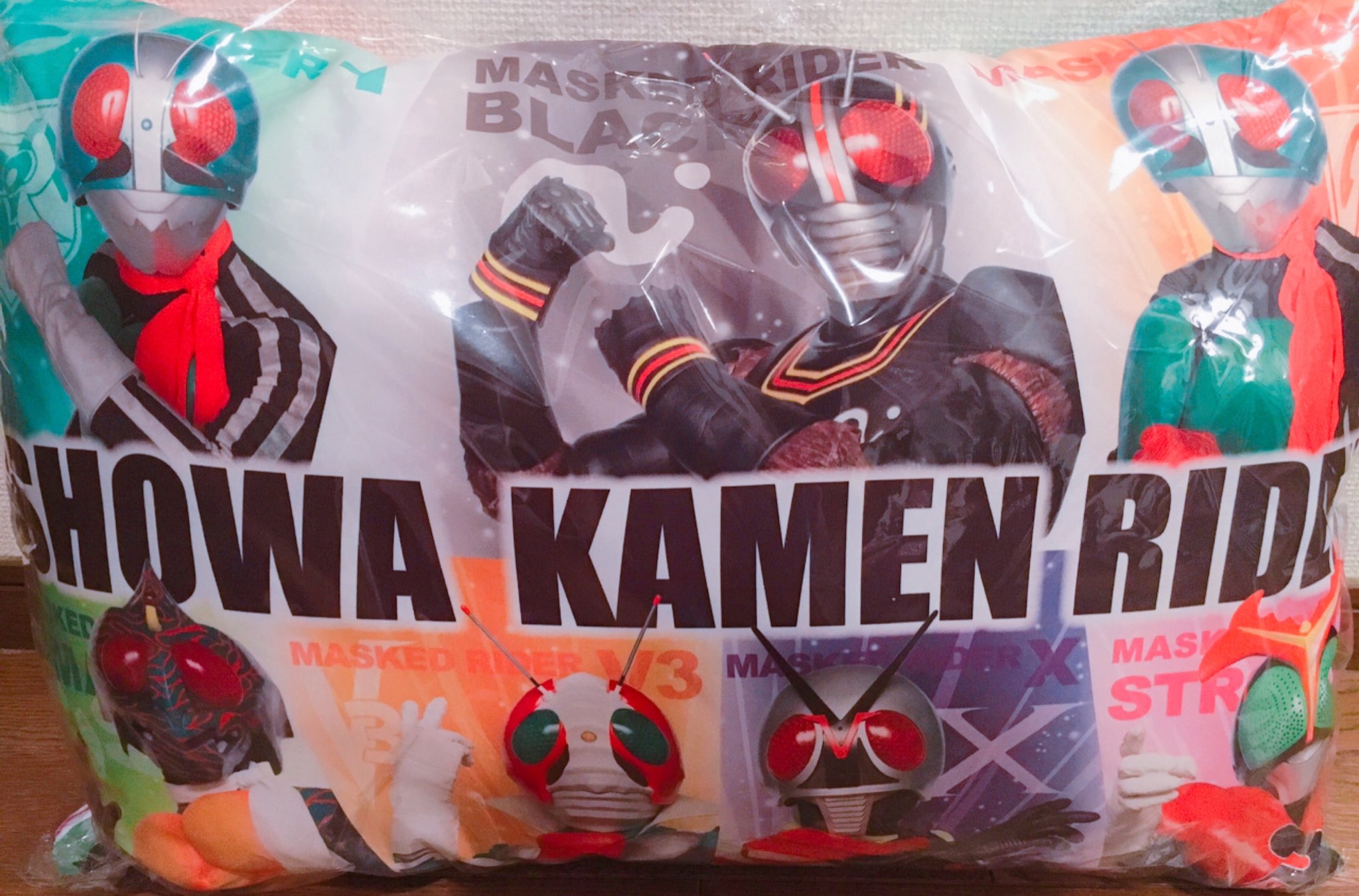 モッチーライダー 仕事帰りに しまむらへ めちゃくちゃカッコイイ仮面ライダーの枕をget しかも安くて 大きい 使うのが勿体無い しまむら 仮面ライダー モッチーライダー 仕事帰りに しまむらへ めちゃくちゃカッコイイ仮面ライダーの枕をget しかも安くて 大きい 使うのが勿体無い しまむら 仮面ライダー