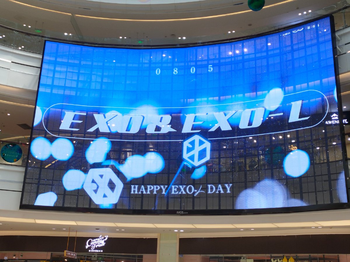 queenromanoff8's tweet photo. OP didn't stated where Mall and city is this in China but they really did this to us EXOL's... Big thanks to Cherries 🤩🤩🤩

#Happy6thAnniversaryEXOL @weareoneEXO #L1485 

Credit to the owner ❗❗❗ https://t.co/nZU4PbF0v3