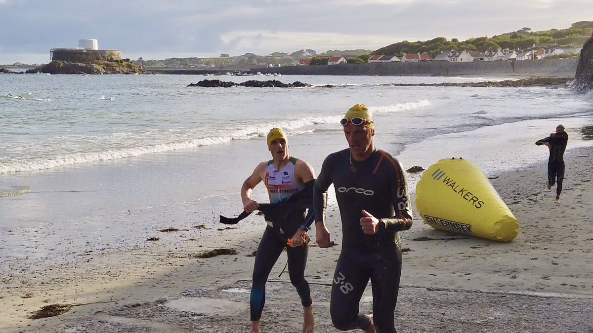 ITVChannelSport's tweet photo. 🏊 “I can take a lot home - I really like the island” 💪

While @Guernsey2021 spots were up for grabs for the leading locals, it was the Isle of Man’s @willdraperr who stole the show in @GuernseyTri’s Island Games qualifier at Rocquaine 🇮🇲

Watch 👉 https://t.co/TzzNr2f93h https://t.co/sGjeDiYkhy