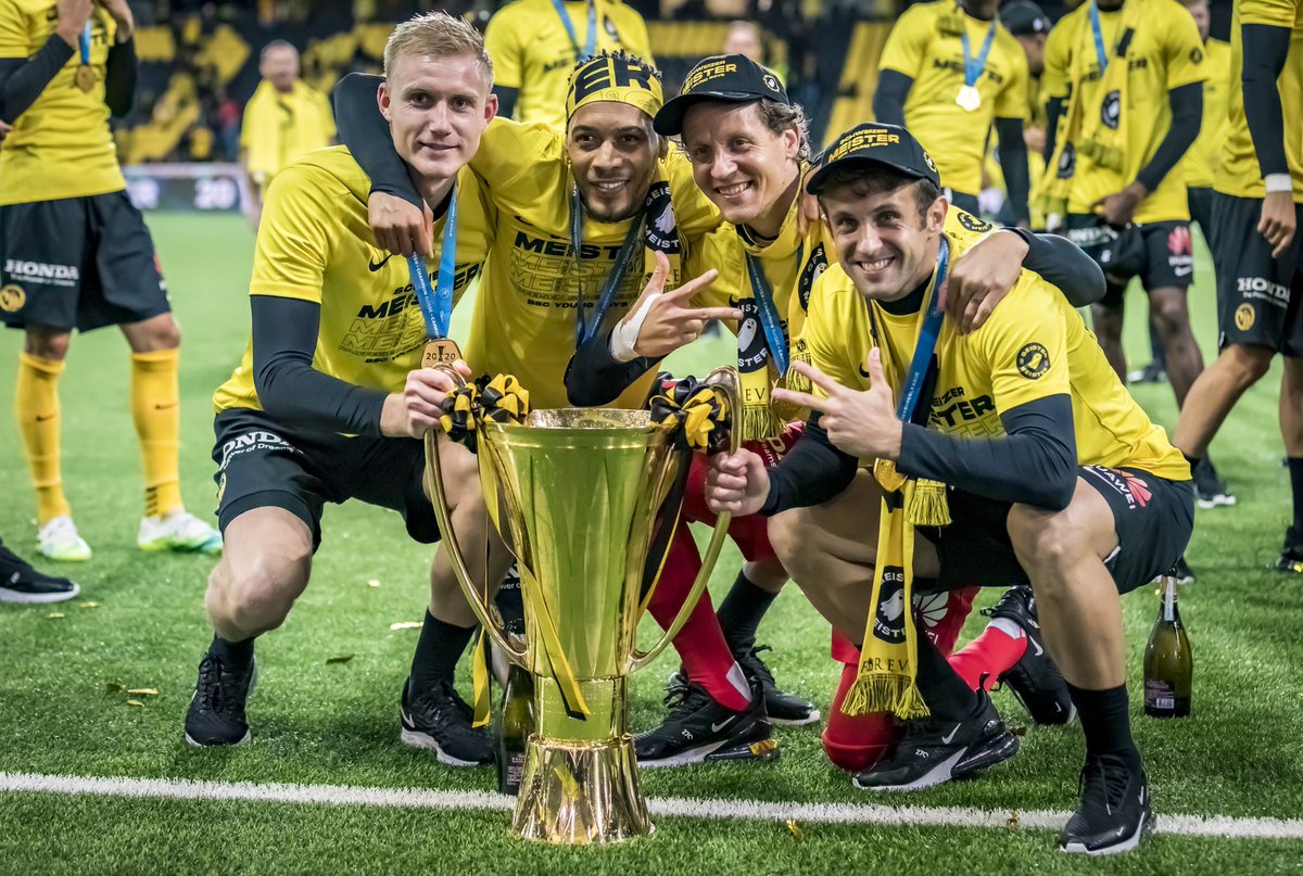 Quand il me prend dans ses bras.... je vois la vie en «Gaüb &amp; Schwartz ». #pokal #meister #onvavoussaouleravecnosphotos #yolo