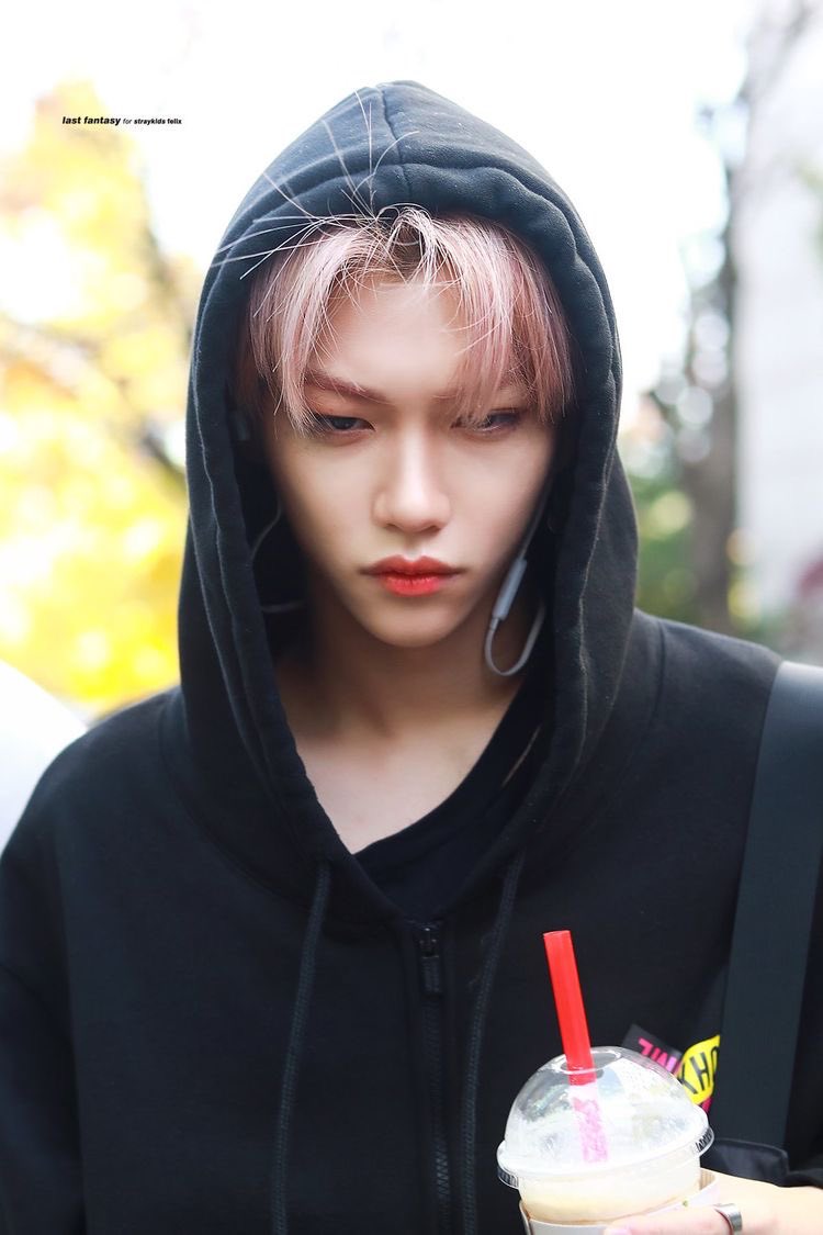 — felix’s resting face; a very hot thread  #StrayKids    #skz