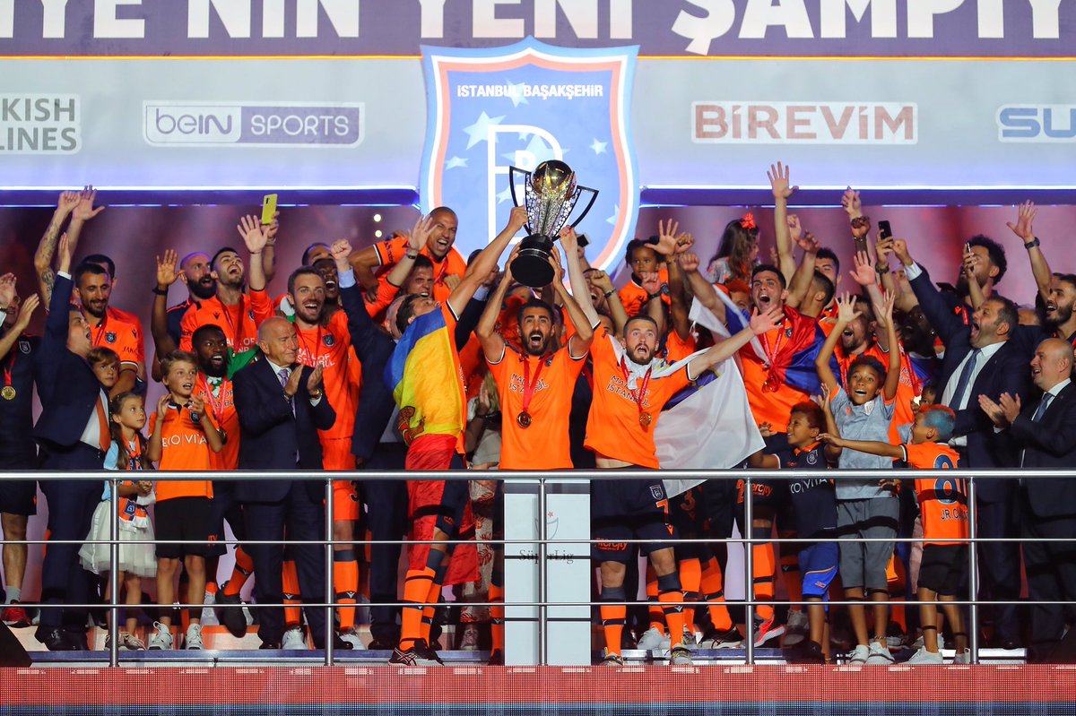 FbkPitches_Turf's tweet photo. Paydaşlarımızdan Türkiye’nin yeni şampiyonu @ibfk2014 İstanbul Başakşehir Futbol Kulübü’nü 2019-2020 sezonu başarısından dolayı kutluyor, Avrupa serüveninde karşılacağı Kopenhag mücadelesinde başarılar diliyoruz. #fbksahaları #fbk #grass #turf #futbol #sampiyonbasaksehir https://t.co/Wa2yrvZrHm