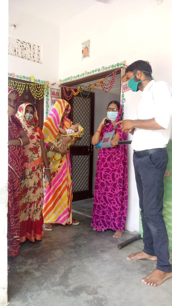 SBP_Jaipur's tweet photo. जयपुर ज़िले में ‘विश्व स्तनपान सप्ताह’ के  अन्तर्गत कार्यकर्ताएँ ग्रह भ्रमण कर धात्री महिलाओं को स्तनपान के लाभ एवं जानकारी व शिशुओं का टीकाकरण किया जा रहा है। 
#WorldBreastfeedingWeek #WorldBreastfeedingWeek2020 @POSHAN_Official @MoHFW_INDIA @MinistryWCD @NNMRajasthan https://t.co/o6RawKZYOF