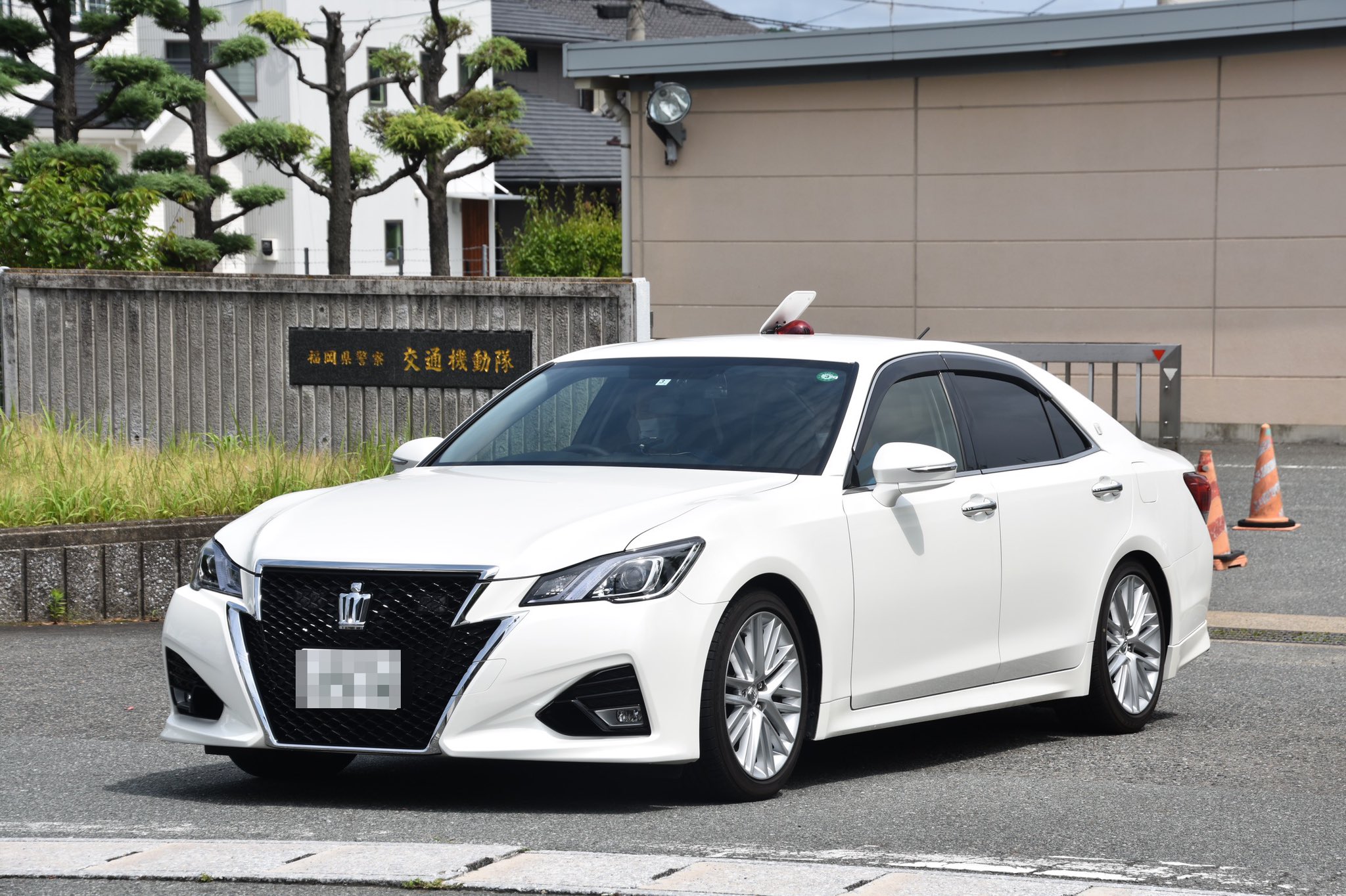 北九州の緊急車両好き 北九219 取り締まりへと出向する福岡県警察交通部交通機動隊福岡地区隊 福岡615 210系クラウンアスリート交取覆面パトカー 赤灯サービスありがとうございます また起立のみもしてくれました これからも福岡地区の 交通安全