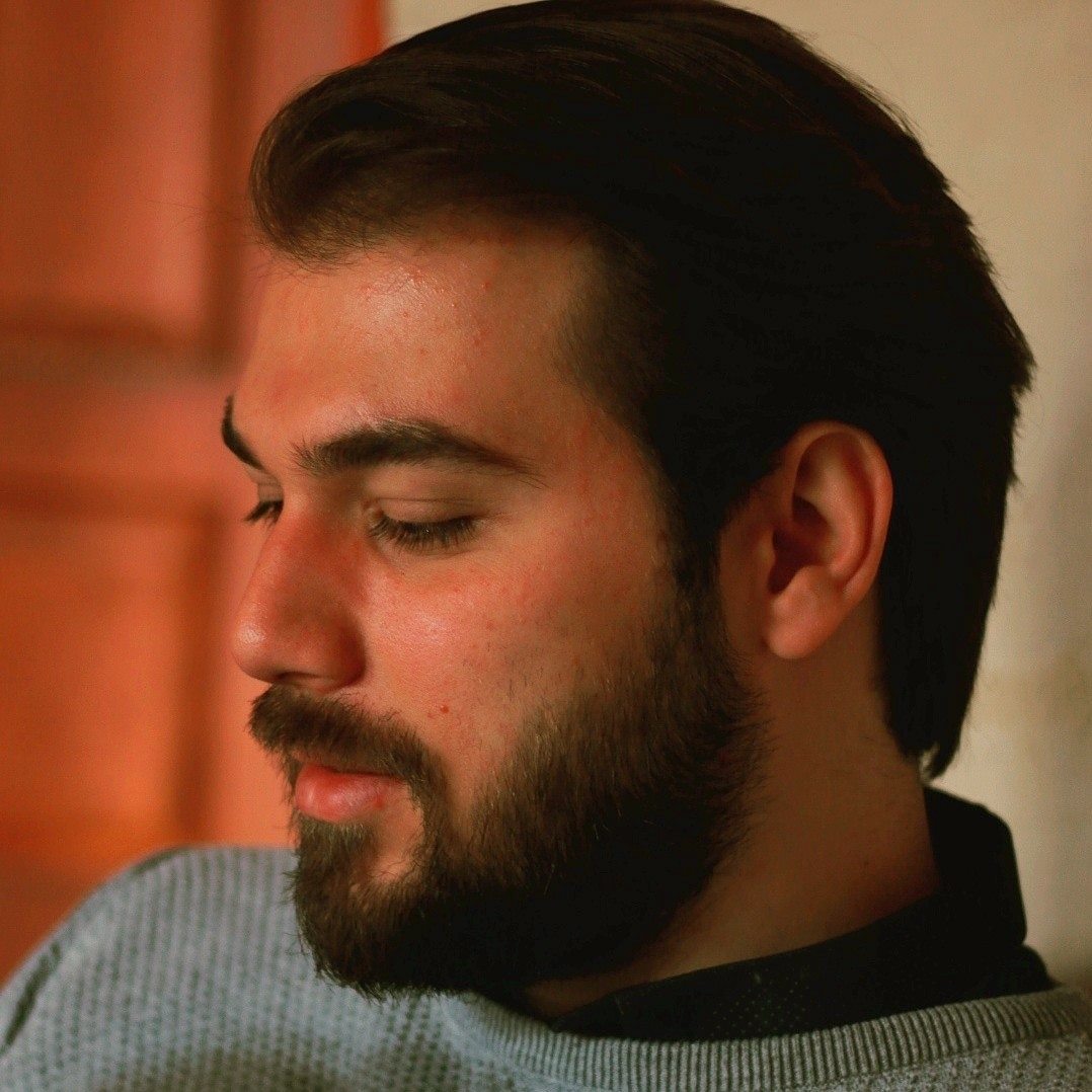 Bize sürekli iftira atarak ve yalan haberlerle bizi hedef gösterip Türkiye'yi karıştırmak isteyenler şu kişilerdir:
1- Ahmet Albayrak <a href="/yenisafak/">Yeni Şafak</a> gazetesinin sahibi
2- İbrahim Karagül <a href="/ibrahimkaragul/">İbrahim Karagül</a> Genel Yayın Yönetmeni
3- SURİYELİ Hamza Hıdır (Hamza Khedr) Yeni Şafak çalışanı.