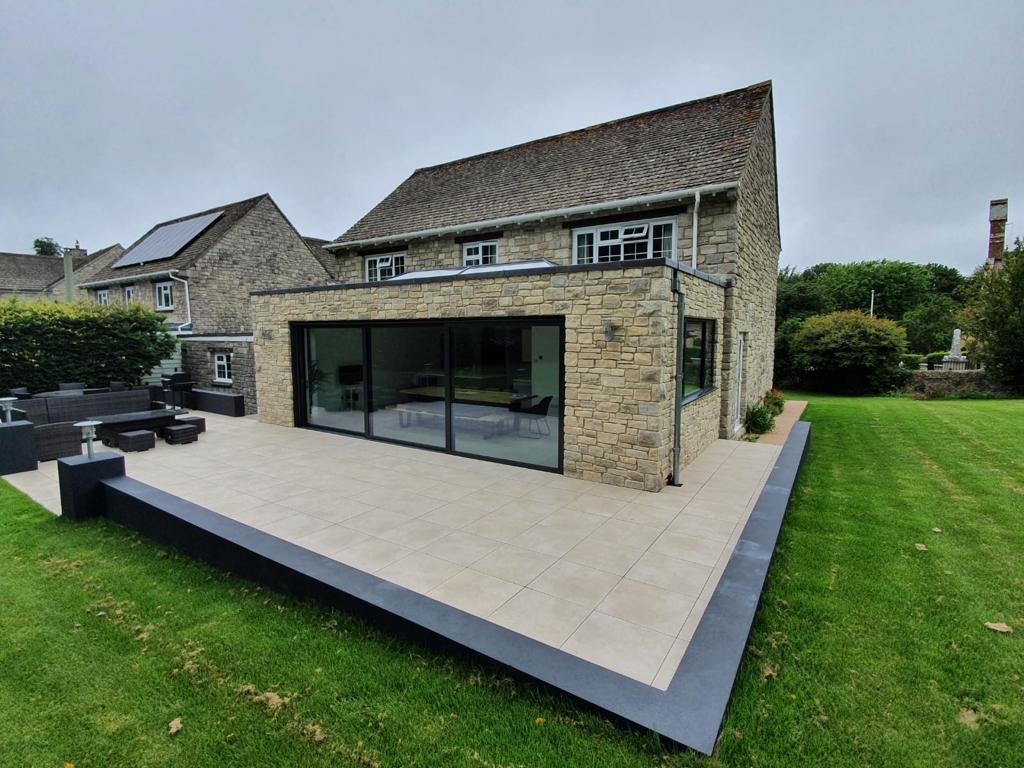 A recent kitchen extension project we completed for one of our Trade partners. Using Schuco ASE 60 Lift and slide door's completed in RAL7021 to create this stunning finish. #aluminium #trade #doors #schuco