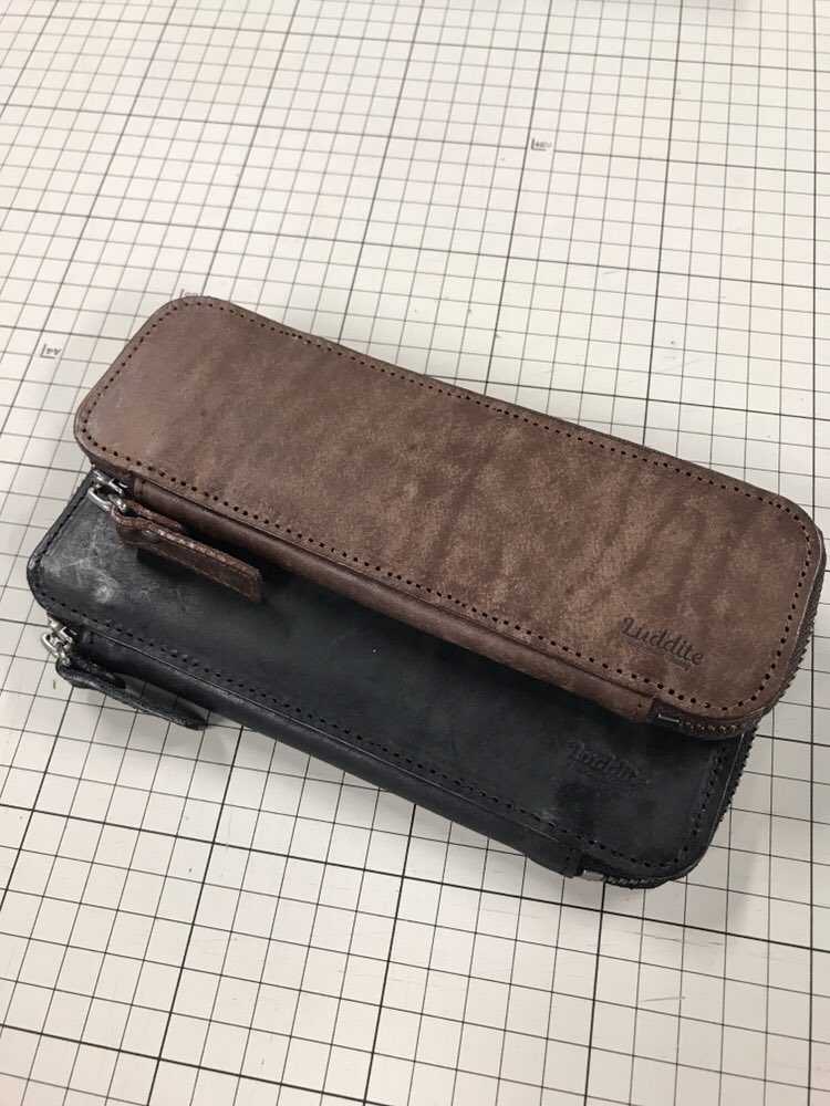 レザーラウンドジップペンケースMAYA ブルー camping.com