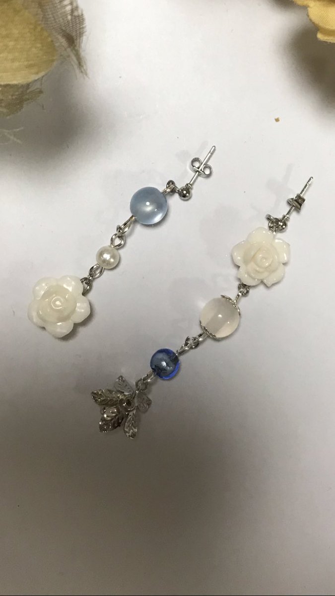 ハンドメイドピアス販売中