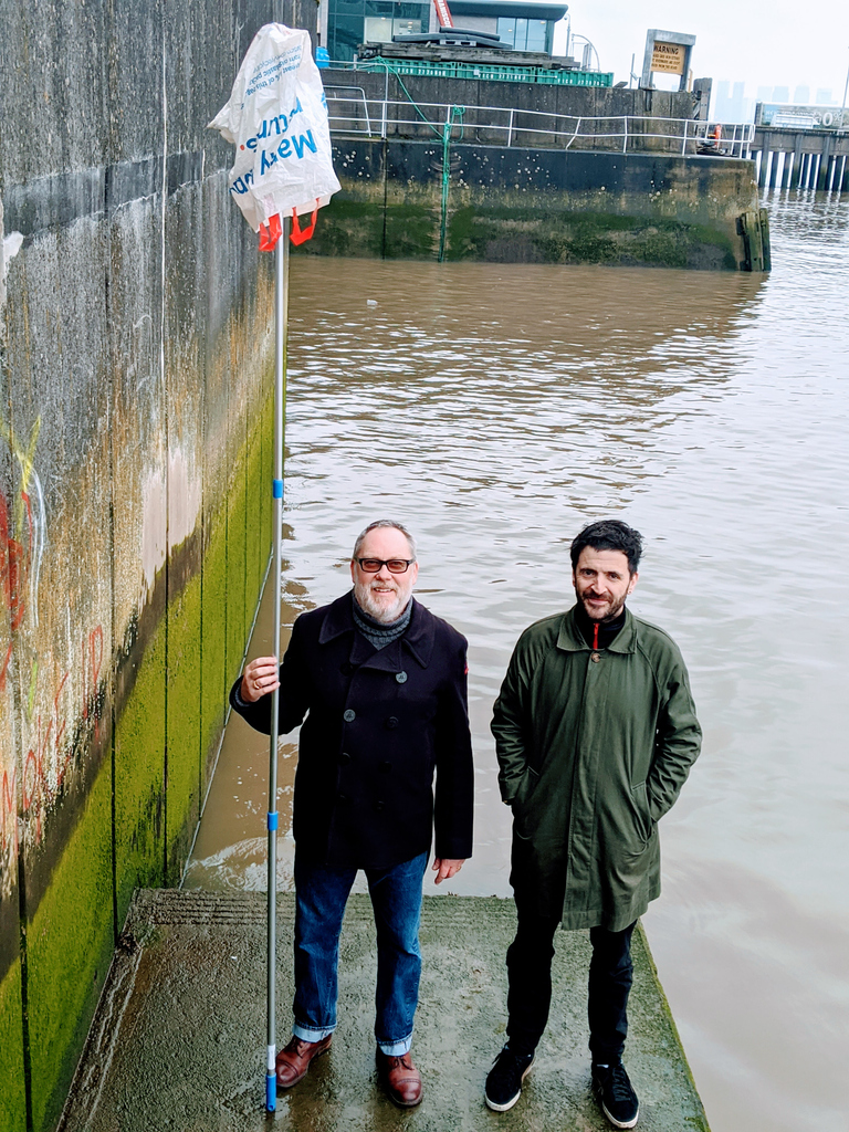 It was fantastic watching Spencer meet Jim by the Thames, can you guess what's under the bag on the end of Jim's stick?

<a href="/spendals/">Spencer Jones</a> <a href="/JamesMoir10/">Jim Moir</a> <a href="/Studio_POW/">Studio POW</a> 

#brushwithcomedy