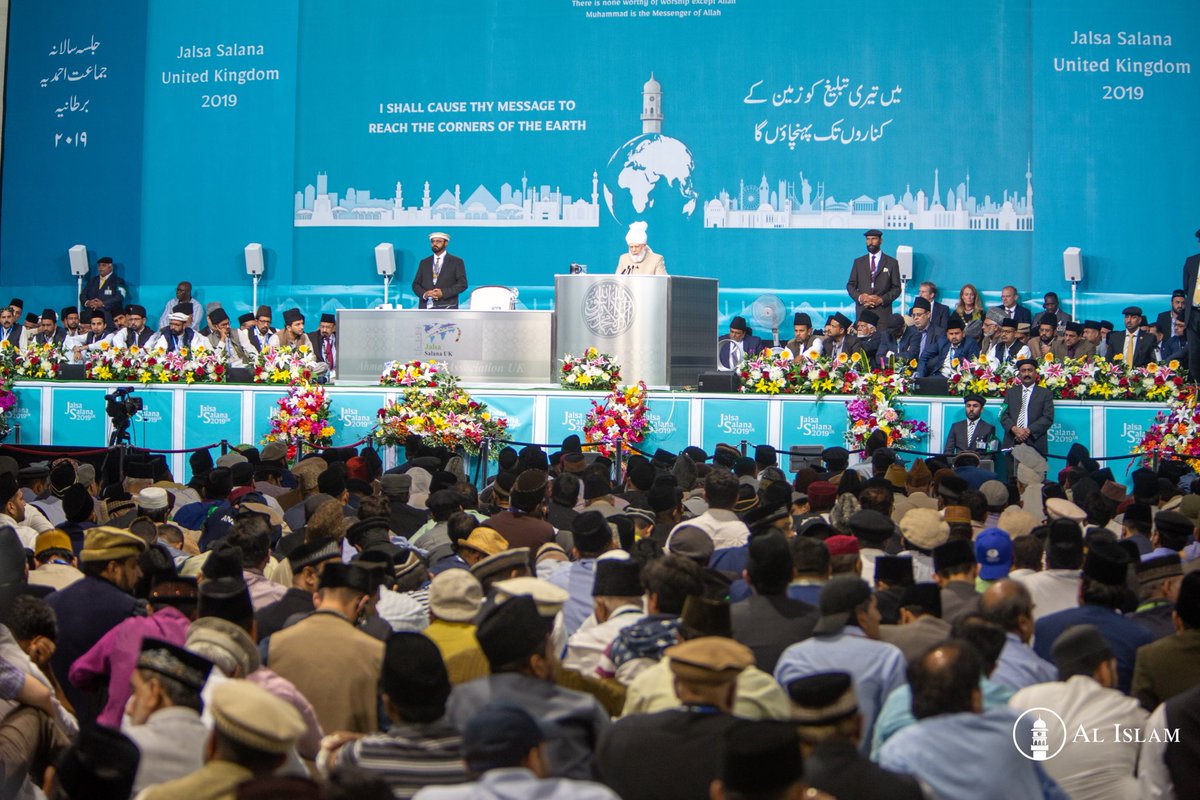 MirzaJawad_'s tweet photo. #JalsaMemories #JalsaUK #4August2019 #OneYearAgo
#JalsaFinalDay #BaiatCeremony #ConcludingAddress
#NoLifeWithoutKhalifa
@JalsaUK @JalsaConnect https://t.co/R3ujnJ5Wi6