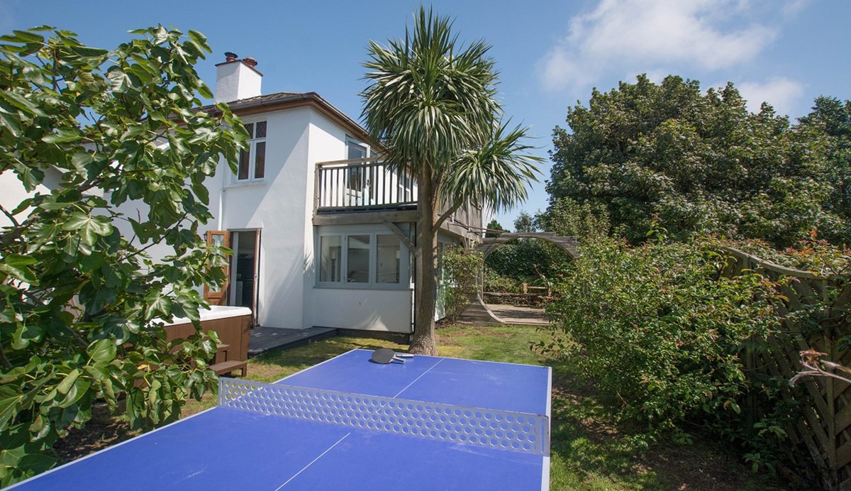 ⚠️ CANCELLATION ⚠️
BAGEND in Georgeham is available anytime between Monday 31st August 2020 - Friday 11th September 2020.

Sleeps 14
Hot tub &amp; Ping Pong Table
Balcony Views
Dog friendly 🐕
Near to Croyde beach ⛱ 😎

2 households only (Inc bubble)