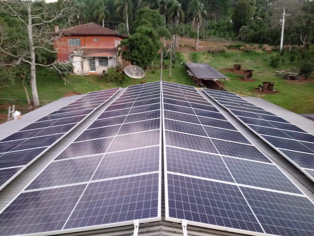 OGRUPOFOR's tweet image. OBRA CONCLUÍDA - BITURUNA(PR)
Agora o Sr. Valdir Sebben irá produzir o seu leite com energia solar. São 52 placas solares e 17.420Wp de potência instalada. Aproximadamente 21.600kWh de energia produzidos todos os anos!
Solicite seu orçamento, somos a empresa PIONEIRA da região!