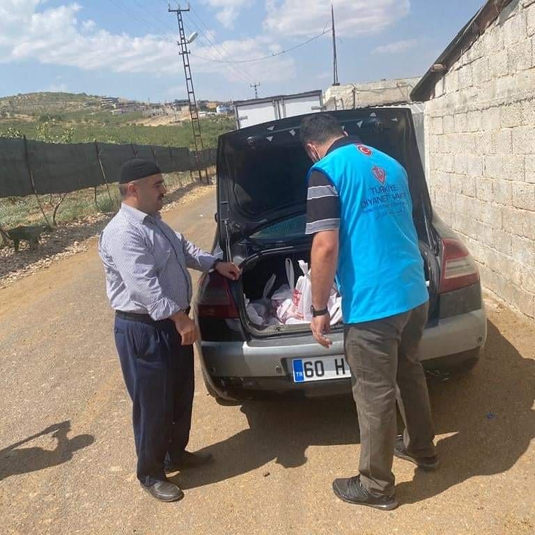 Diyanet İşleri Başkanlığı ve Türkiye Diyanet Vakfı'nın '' Kurbanını Paylaş Kardeşinle Yakınlaş'' teması ile başlatmış olduğu 2020 yılı Vekaletle kurban kesim organizasyonu Şirvanda tamamlandı.  

Şirvan İlçe Müftülüğü
instagram.com/p/CDdwPjvDWB_/…