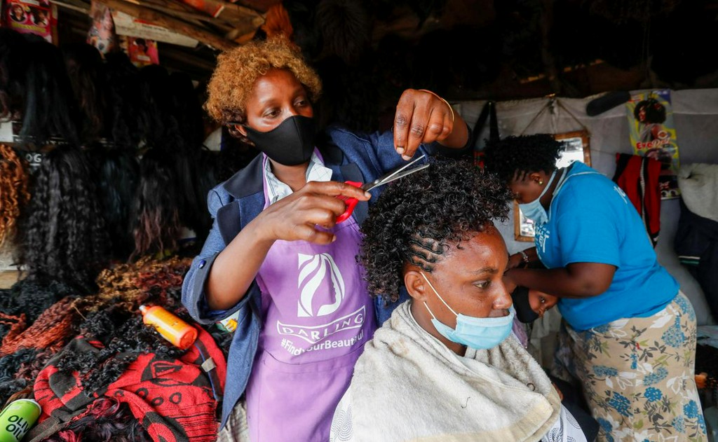 Hair scavenged from Nairobi dump ends up in salon amid COVID-19 pandemic reut.rs/33nIPka