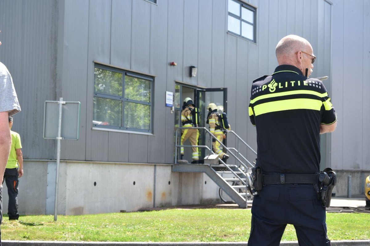 Bedrijf in Steenwijk ontruimd na brand in oven .