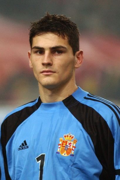 Militarix36's tweet photo. Hoy, se retira el capitán y uno de los pilares fundamentales de toda una generación de futbolistas que tocó la gloria en 2010.

Se retira el mejor portero de la historia, se retira Don Iker Casillas "El Santo" 

#Grac1as ❤ https://t.co/LIZ3x7bDEV