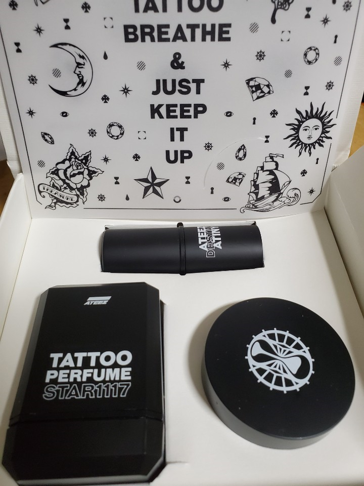 seoulyourheart's tweet photo. ♥ATEEZ 3rd Win Giveaway♥

3 winners
1) MMT Perfume Set (no PCs)
2) Japan promo photos
3) Del Mundo keychain + ATINY grip-tok

1 and 2: RT this tweet
3: Reply with screenshot* of voting proof with #ATEEZ #에이티즈 #FEVER_Part_1 #INCEPTION1stWin  

*(Directions below) https://t.co/daDbngfH1E