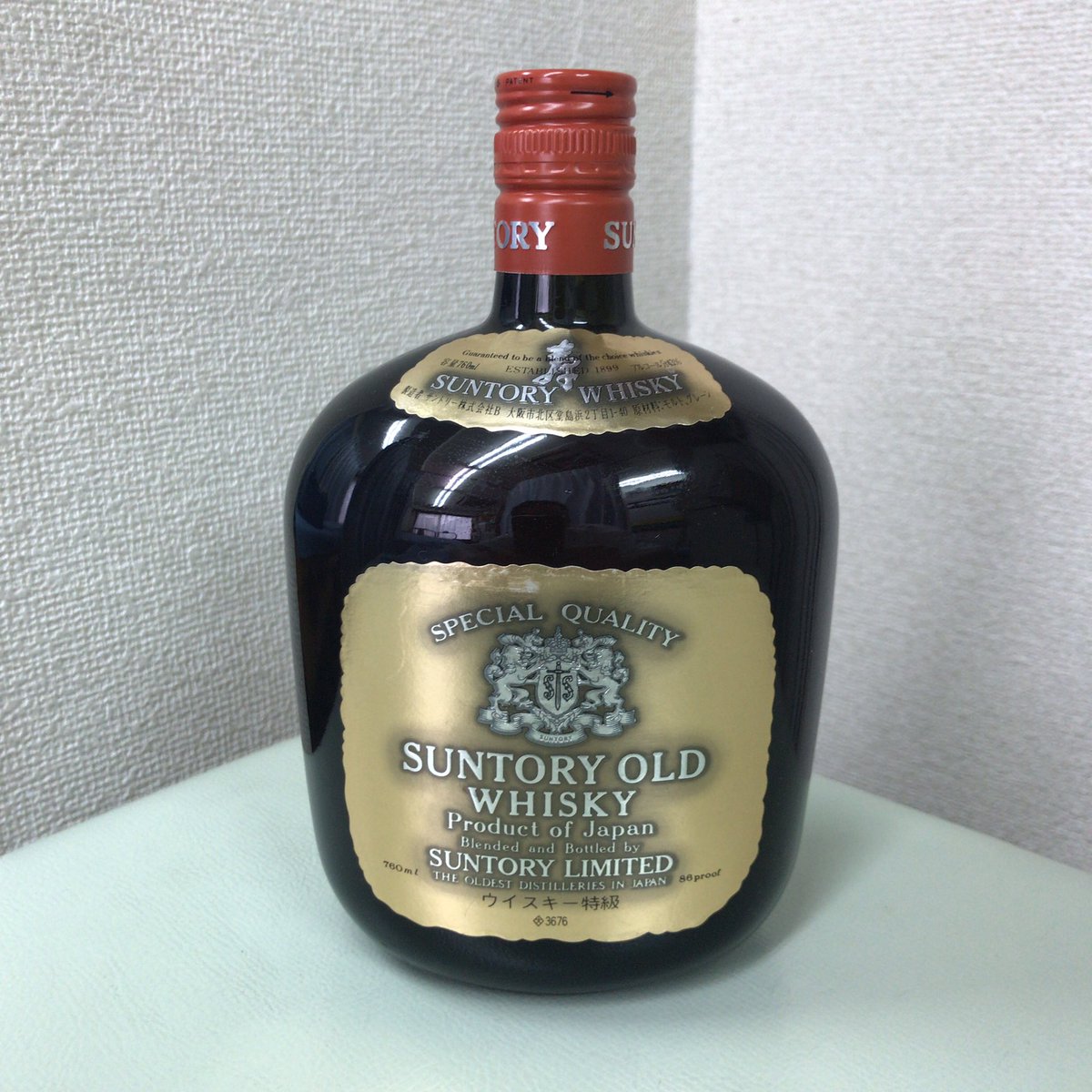 ynmr44's tweet photo. 知り合いからサントリーオールド特級頂きました！年代はいつ？

#サントリーオールド特級
#年代 https://t.co/f9TS58nXuN
