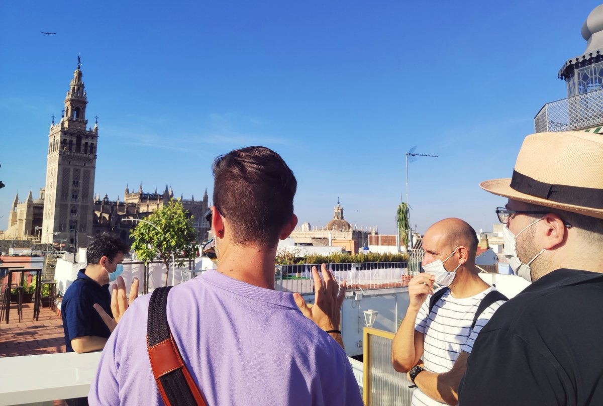 Nuestros Jefes de Equipo entusiasmados visitando y decidiendo posibles #localizaciones para #Duende!! <a href="/CortoDuende/">Corto Duende</a> <a href="/antonioroda/">Antonio Roda</a> 

#sevilla #cortoduende #arteflamenco #cine #audiovisual #cultura #duende #COVID19