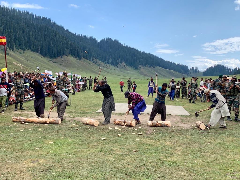 manishindiatv's tweet photo. Essence of #Bangus Mela from Bungus Valley. In an effort to strike a common chord with the local population, @ChinarcorpsIA conducted a mega event “Bangus Awam Mela”at Lokut #Bangus valley from 03 August to 04 August 2020. 

#KashmirPrideofIndia 
@indiatvnews @RadioChinar https://t.co/KOv5tL5jdK