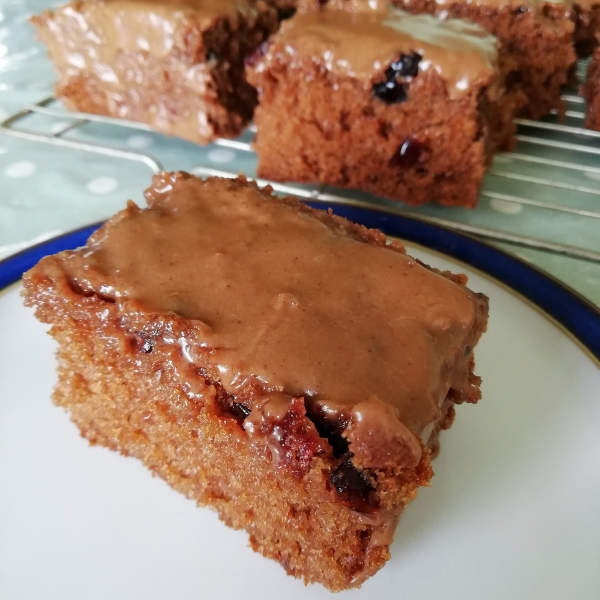 SFodmap's tweet photo. #Cranberry and #chocolate #TrayBake..#delicious and moist. #recipe link on my bio, #lowfodmap version also..#recipes #RecipeOfTheDay #Food #Foodie #foodblog #recipeblog #homemade #baking #homebaking #homebaker #homecook #homecooking #homechef #cake #foodlover #glutenfree #foodpic https://t.co/aggYuBFxHz