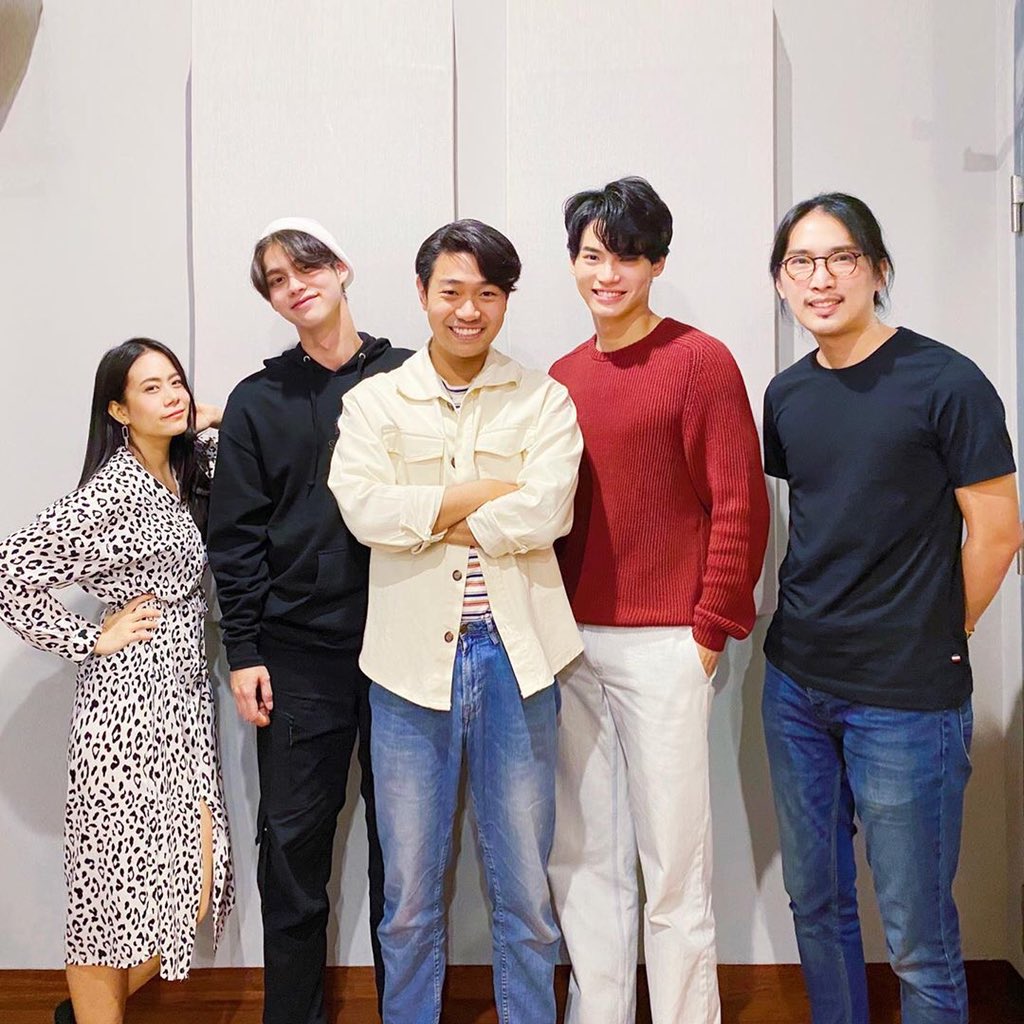 Jackhangu's tweet photo. Teacher Green
Caption : 
(1)Please support the new song of my beloved students 
Stilltogether by Bright and Win
Produced by Khun Aof and Khun Amp who composed beautiful lyrics and created everything and to the work team. 
(Cont )

#COLLYxBrightWinTvc https://t.co/FxjsnONCf6