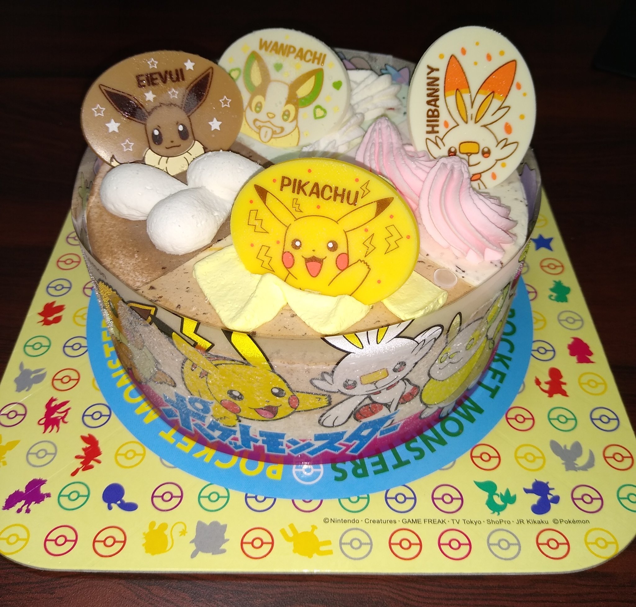 明日宮黎亜 サーティワンアイスクリームでポケモンパレットケーキを買ってきました ピカチュウ イーブイ ヒバニー ワンパチそれぞれをイメージしたアイスケーキが異なった味になっていて楽しみがいっぱいなケーキでした 装飾にもポケモンが