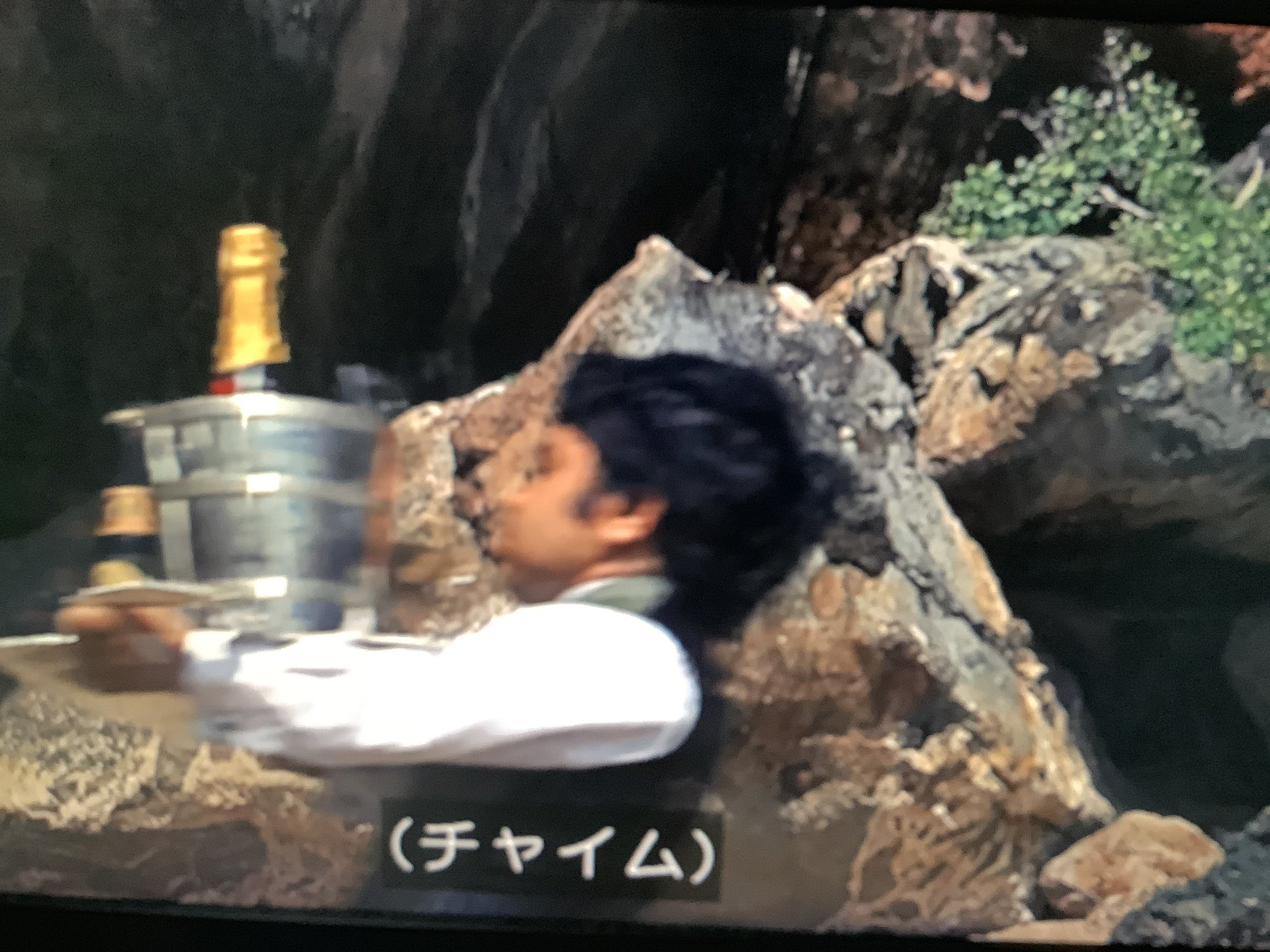 敷島 金鵄 侏儒の艦これ勢 黄金銃を持つ男 映画007 ニック役のエルヴェ ヴィルシェーズは生まれつきの小人症の方 映画やドラマに多く出演されましたが 健康状態に悩み1993年9月にハリウッドの自宅において拳銃自殺を図り 亡くなられました T Co