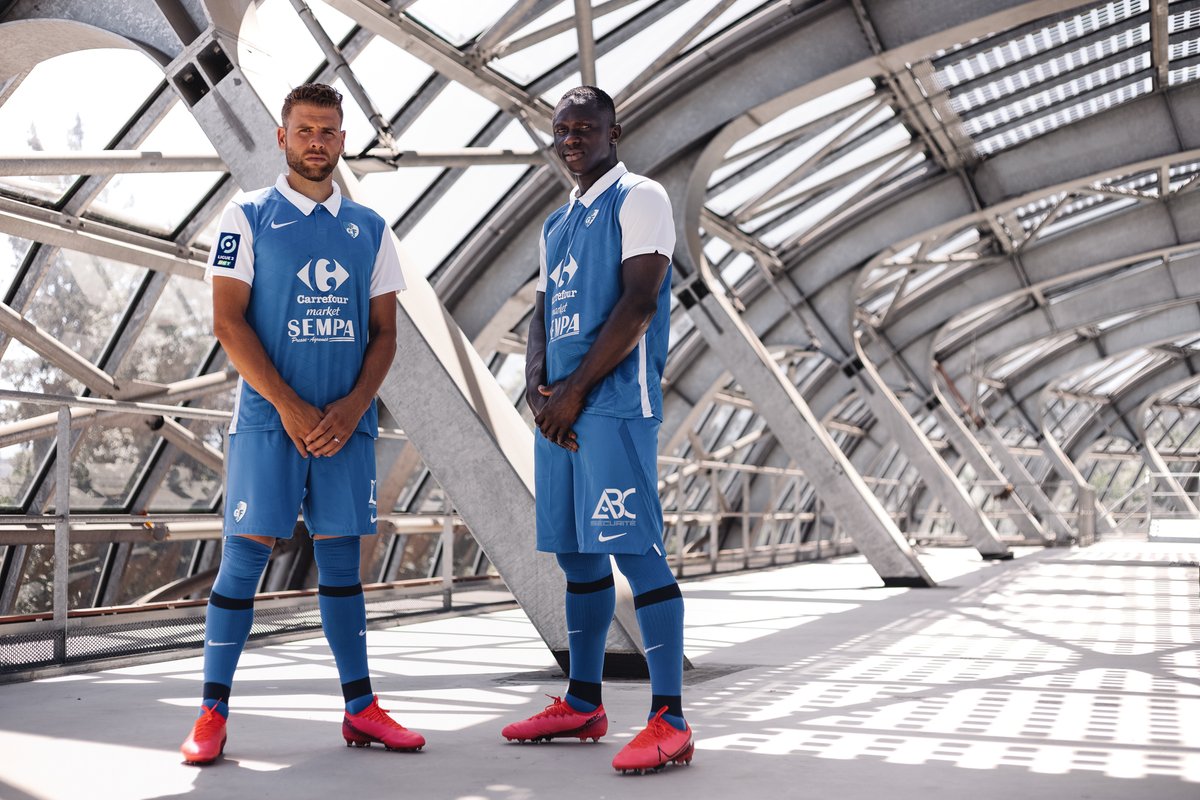 Lancement de la campagne d'abonnement au Stade des Alpes !

Dès demain, il sera possible de venir s'abonner ou se réabonner au "SDA". 

gf38.fr/lancement-de-l…