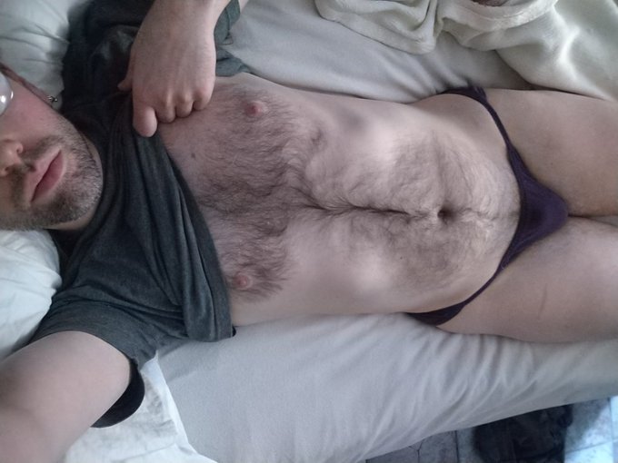 Getting sew skinny, always had hips tho :3 https://t.co/6SYtMfEr95