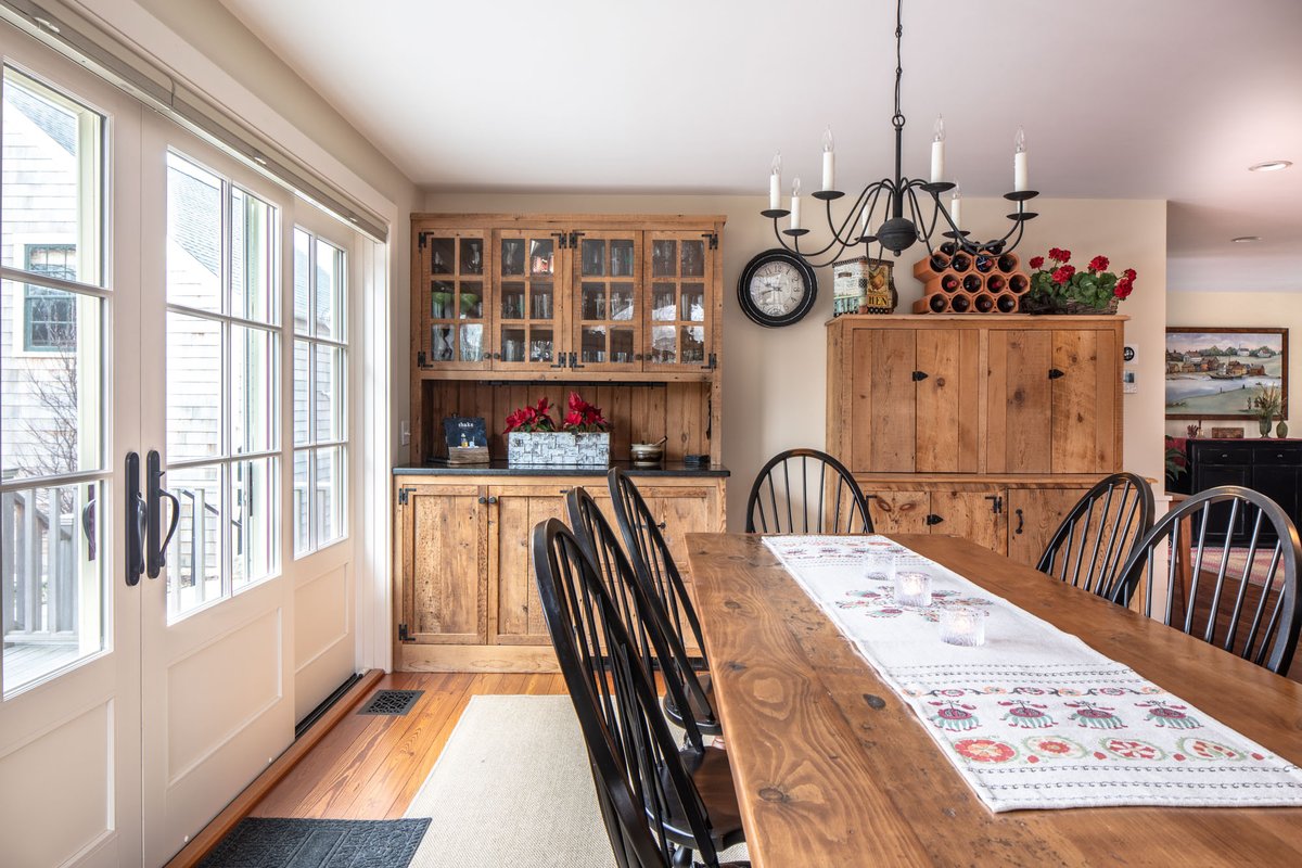 C_finehomes's tweet photo. We were recently reminded of these unique and handmade built-ins. We love building cabinetry from reclaimed wood, but it's especially rewarding when we can salvage the material from the existing structure. #redpine #cabinetry #wood #CapeCod #reclaimedwood #homebuilders https://t.co/l24B9V0s6y