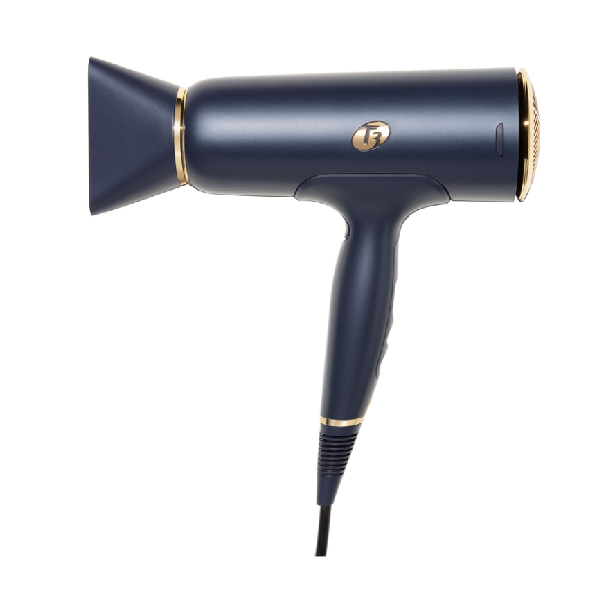 ericansullivan's tweet photo. There are SO MANY amazing beauty products included in the #nordstromanniversarysale. I can never say no to a good sale! Sharing all of my favorite beauty deals: https://t.co/8XMRddm9Gc https://t.co/z2RVfSUgCD