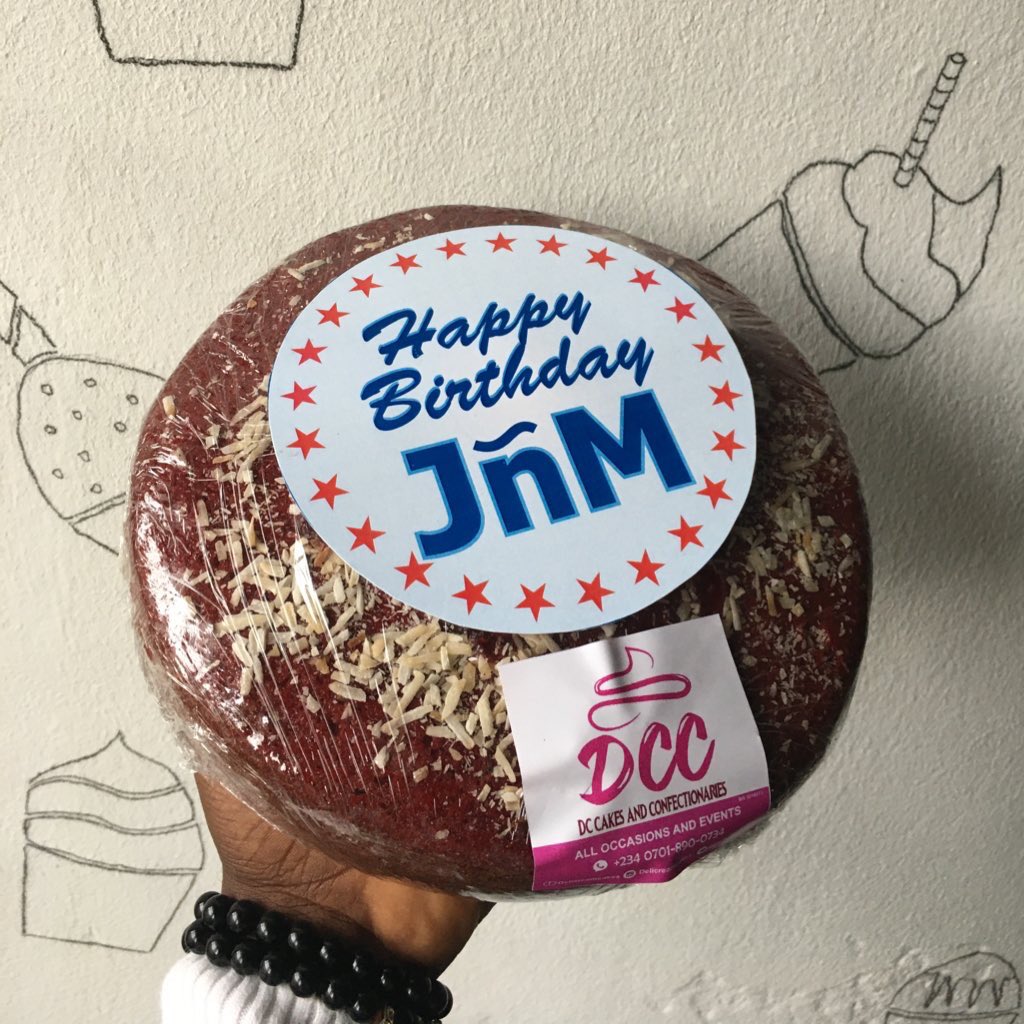 DCCakez's tweet photo. Just not to break your bank.

If you need this to present as a birthday gift.

Yes it’s possible 🥰🥰🥰

Feed your eyes below 😍 https://t.co/oXxfoIpsAc