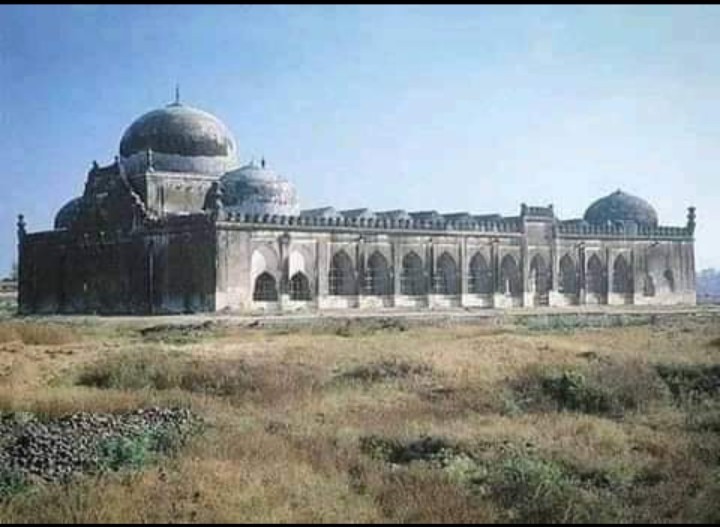 بابری مسجد کا انہدام اور امت مسلمہ کے خــون کے آنسوکا بدلہ اللہ رب العلمین کی بے آواز لاٹھی کے ذریعہ انقلاب برپاہوگا اور ظالموں کو نشان عبرت بناکر چھوڑاجائیگا انشاءاللہ