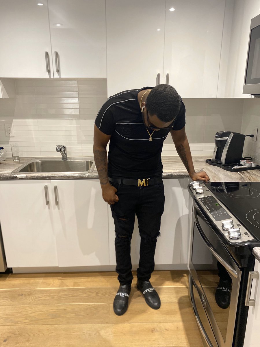selfmade902's tweet photo. Drip 2 Hard 🔥🥶🍾👑 https://t.co/DhLF6axWUK