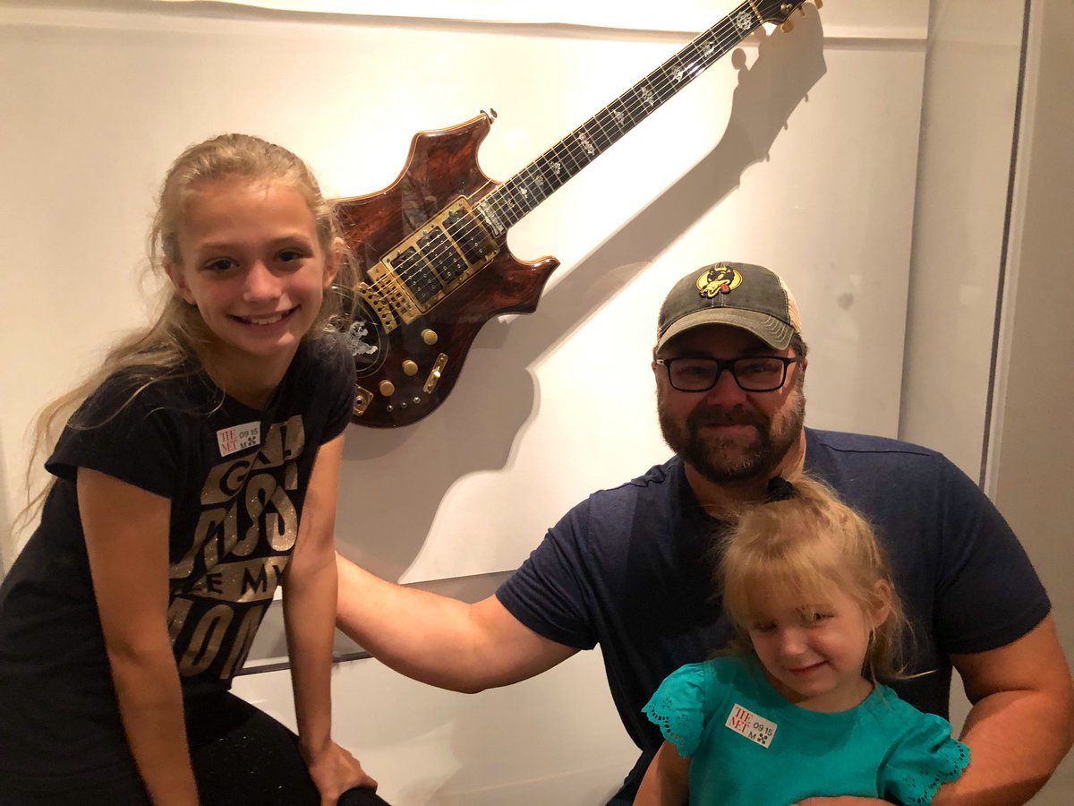 On Day 4, and recognizing Tiger’s debut date, here’s my girls and I at the Met last summer as close as we’ll get to that gorgeous Doug Irwin guitar, on which Jerry made magic. 🐯🎸#dazebetween #daysbetween #jerrygarcia @metmuseum