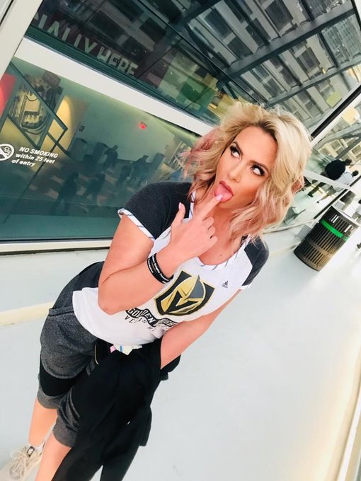 I think I&rsquo;m putting pink in my hair today kinda like this -PS #GoKnightsGo https://t.co/HuEEwAsFFf<a href="/tag/goknightsgo"class="tags"><span>#goknightsgo</span></a>