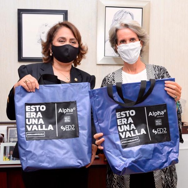 JOrtizDiputada's tweet photo. Continuamos comprometidos con el medio ambiente, en el día de hoy hicimos entrega de nuestro material publicitario utilizado en la campaña 2020 para ser convertidos en artículos reciclados. Agradecemos a #VallaReusable por esta gran iniciativa. ♻️ #JacquelineOrtizDiputada2020 https://t.co/GjS1gmQ6Wz