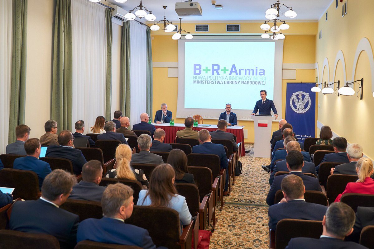MarcinOciepa's tweet image. Rozmawiamy o Nowej Polityce Innowacyjności @MON_GOV_PL na naradzie z centrami B+R przemysłu zbrojeniowego, @PGZ_pl, @NCBR_pl, @exatel_pl, @Lukasiewicz_pl w podwarszawskim Helenowie. #BadaniaRozwójArmia