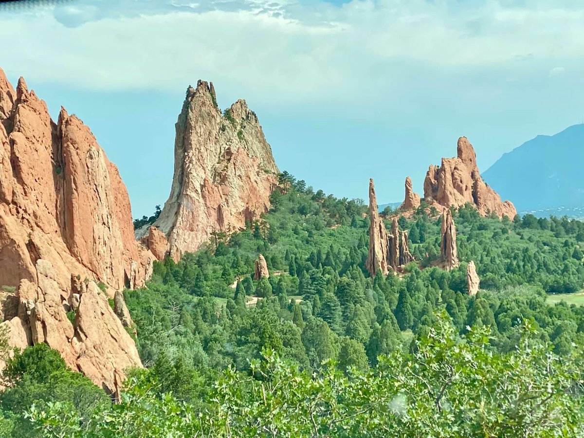 MannyTapangan's tweet photo. @SethJamesDeMoor Go get it @SethJamesDeMoor . Vacationing here in CO and we were in Garden of the Gods yesterday, planned to drive to pikes peak but my wife was scared 😱 https://t.co/NRu0OdBIgk