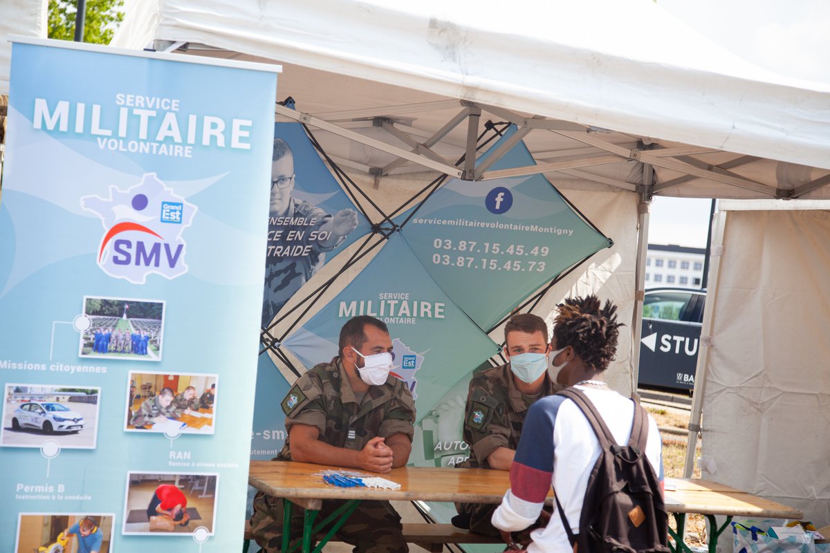 La Mission Locale du Pays Messin (<a href="/mlpaysmessin/">Mission Locale du Pays Messin</a>) organisait ce midi sur le parvis de La BAM un pique-nique sur le thème de l'emploi et de la formation 🧺. 
Durant ce temps de découverte, les entreprises ont échangé et conseillé les jeunes venus se renseigner 💬.