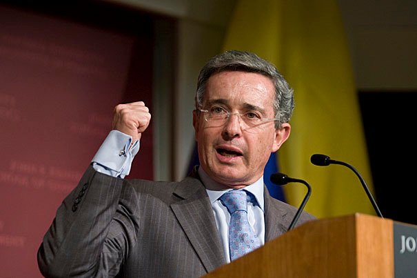jjmosquerai's tweet photo. Encarcelar a Uribe es como, haber asesinado a Gaitan.
"EL URIBAZO". https://t.co/2zh6fQap9C