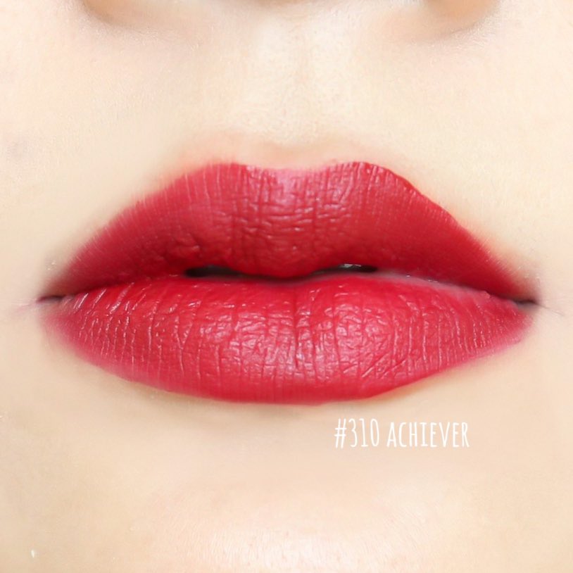 underfaahh's tweet photo. Maybelline Superstay Matte Ink Rogue Reds ออกเฉดสีโทนแดงใหม่ 7 สี เลยรีบไปสอยสี 300 310 มาเลยจ้า ขอบอกเลยค่ะว่าลิปรุ่นนี้นางสีชัด กลบสีปากมิด ที่สำคัญติดทนมาก ทานอาหารก็ไม่หลุด ทั้งวันไม่เติมยังได้เลยค่ะ รักมากๆ 
ราคา 249 บาท
#NOREDLIKETHIS #ลิปไม่ติดมาสก์ #รีวิวลิป https://t.co/VyTFly1OYJ