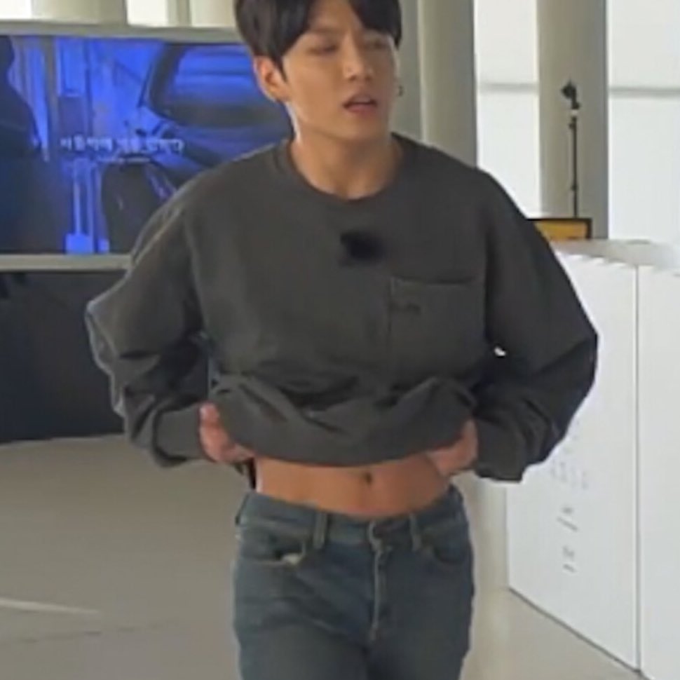 Jungkook’s insane body proportions — a thread