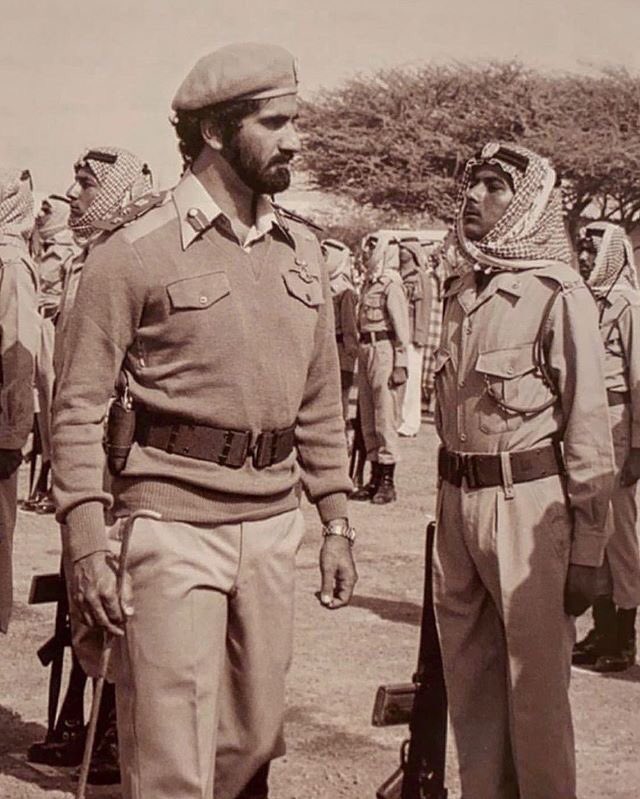 صدق من قال يامحمد بانك سيف ماتنصد 
مرواتك علم خفاق وفيك المرجله والجود 
يا بن راشد وابو راشد  بنيت امجاد لك تشهد 
#محمد_بن_راشد